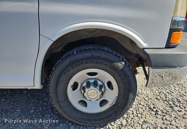 image for item DR3856 2010 Chevrolet Express 2500 van