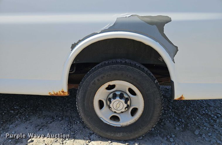 image for item DR3856 2010 Chevrolet Express 2500 van