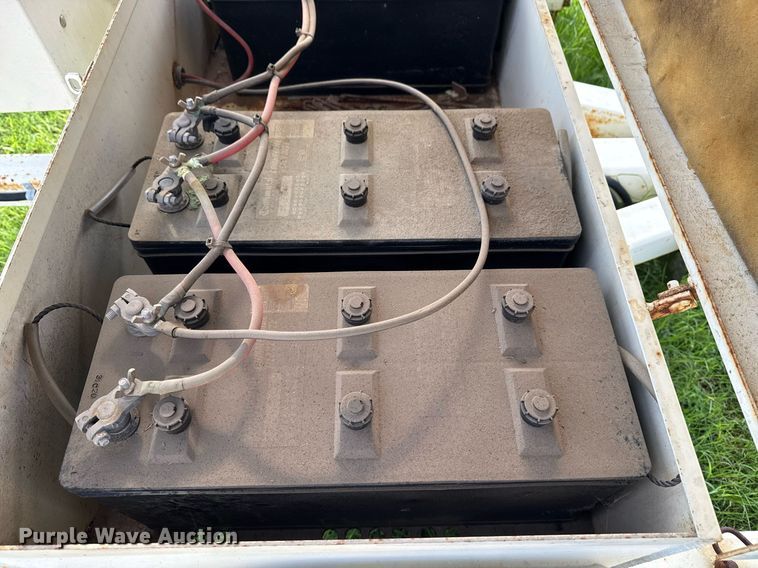 image for item DS3797 2001 American Signal Co arrow board trailer