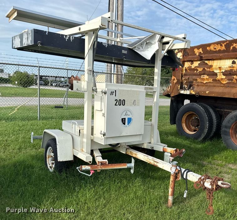 image for item DS3798 2001 American Signal Co arrow board trailer