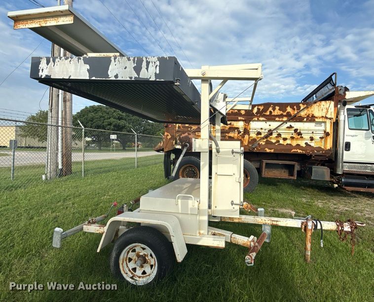 image for item DS3798 2001 American Signal Co arrow board trailer