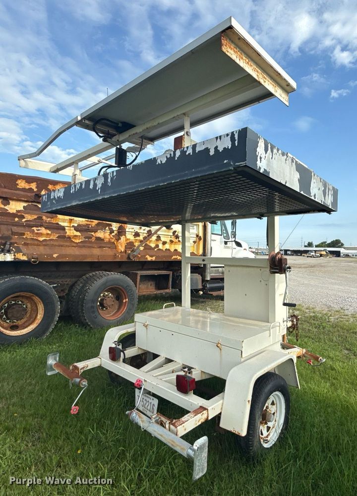 image for item DS3798 2001 American Signal Co arrow board trailer