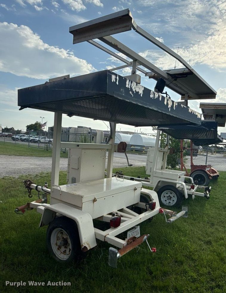 image for item DS3798 2001 American Signal Co arrow board trailer