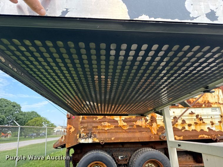 image for item DS3798 2001 American Signal Co arrow board trailer