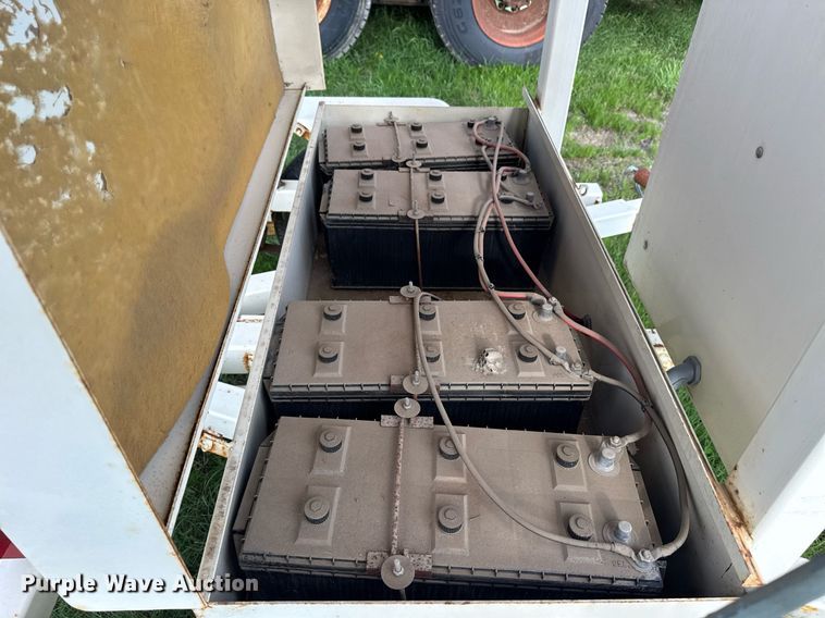 image for item DS3798 2001 American Signal Co arrow board trailer