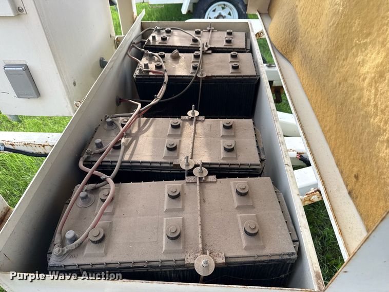 image for item DS3798 2001 American Signal Co arrow board trailer