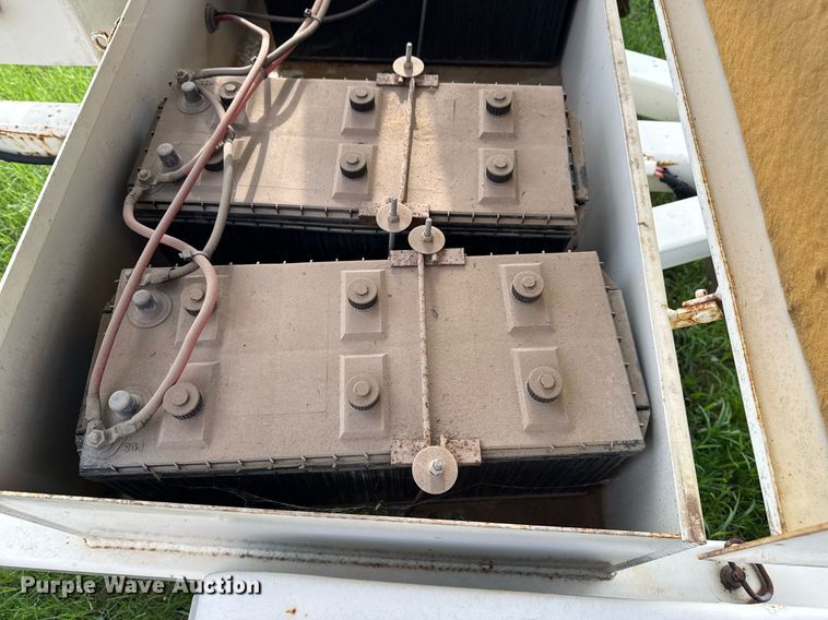 image for item DS3798 2001 American Signal Co arrow board trailer