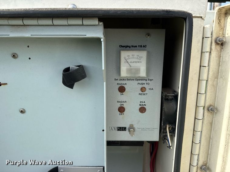 image for item DS3798 2001 American Signal Co arrow board trailer