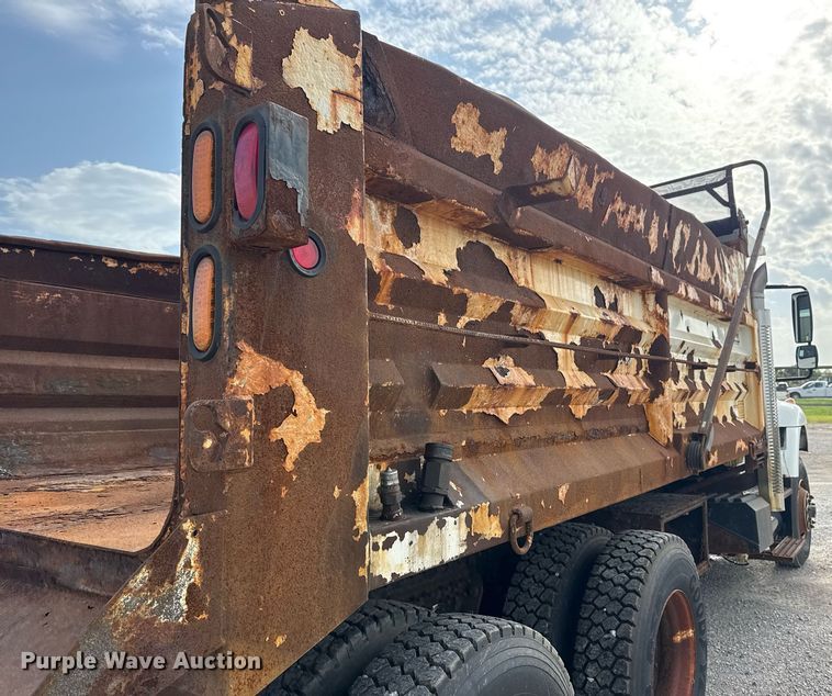 image for item DS3799 2008 International 7400 dump truck