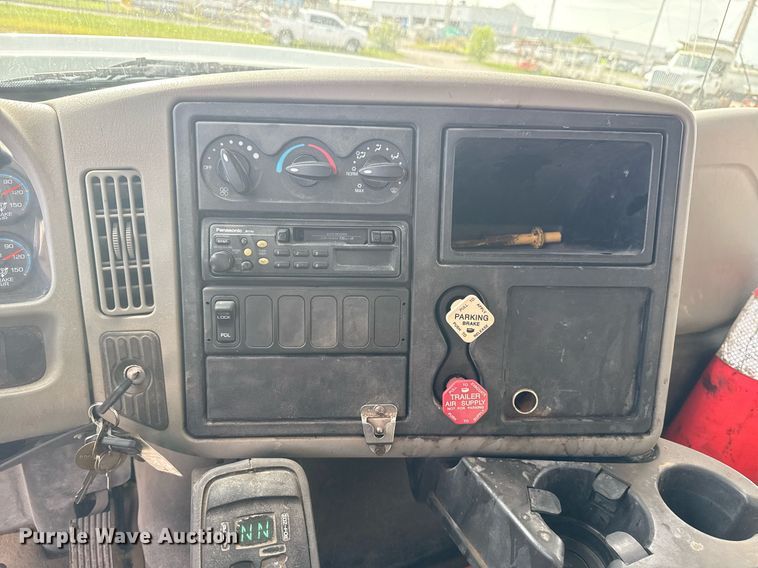 image for item DS3799 2008 International 7400 dump truck