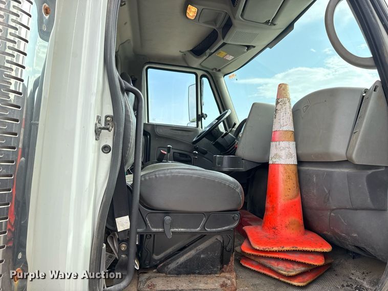 image for item DS3799 2008 International 7400 dump truck