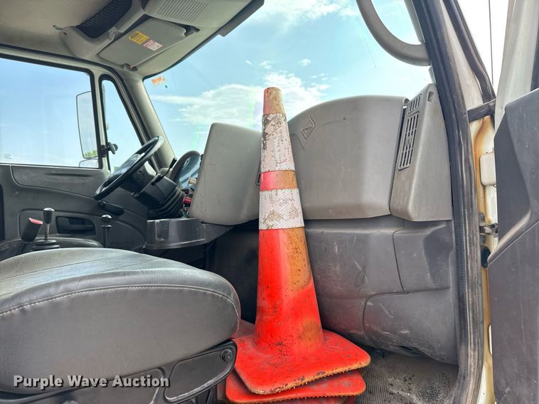 image for item DS3799 2008 International 7400 dump truck