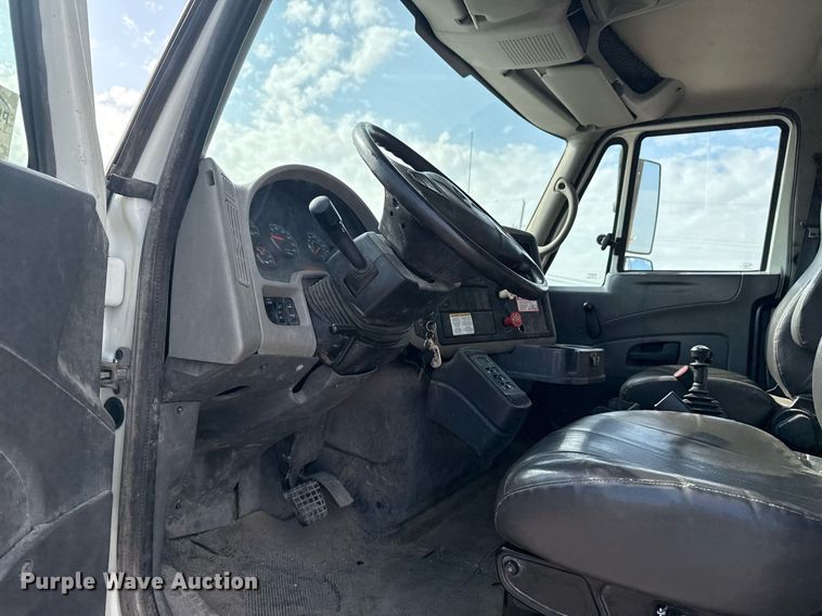 image for item DS3800 2008 International 7400 dump truck