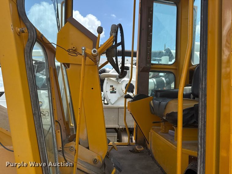 image for item DS3802 Dresser motor grader