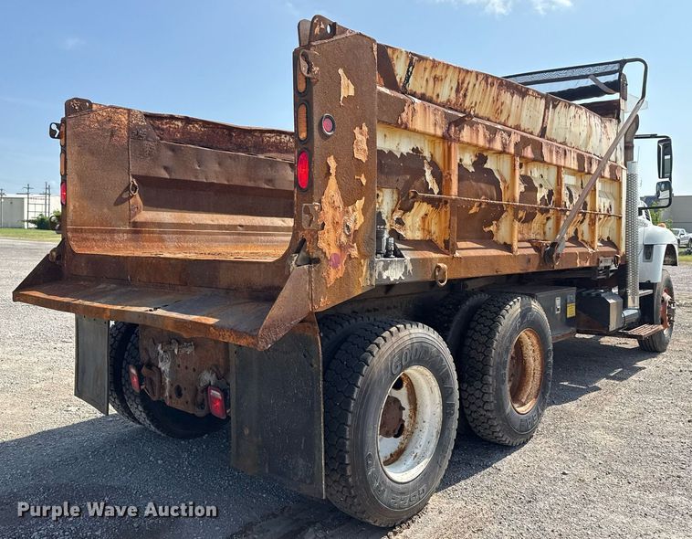 image for item DS3803 2008 International 7400 dump truck