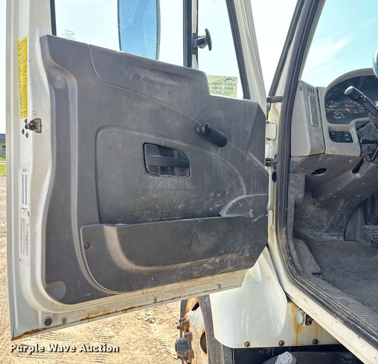 image for item DS3803 2008 International 7400 dump truck