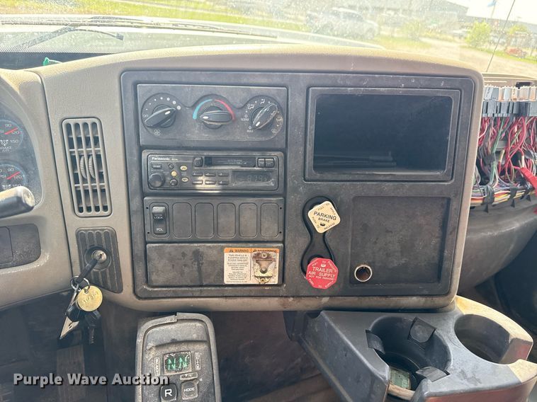 image for item DS3803 2008 International 7400 dump truck