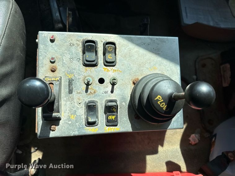 image for item DS3803 2008 International 7400 dump truck