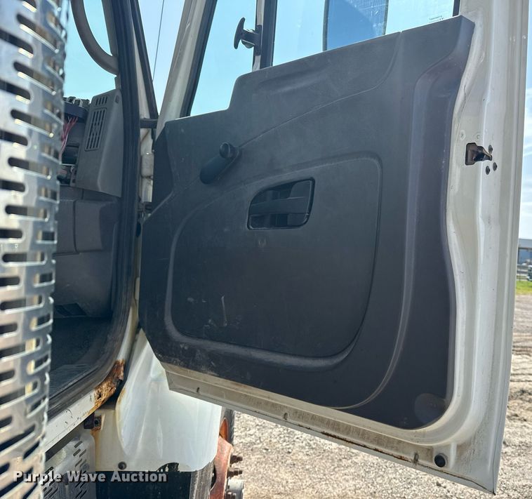 image for item DS3803 2008 International 7400 dump truck