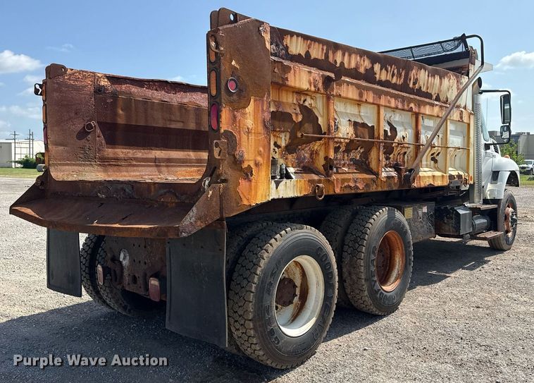 image for item DS3804 2008 International 7400 dump truck