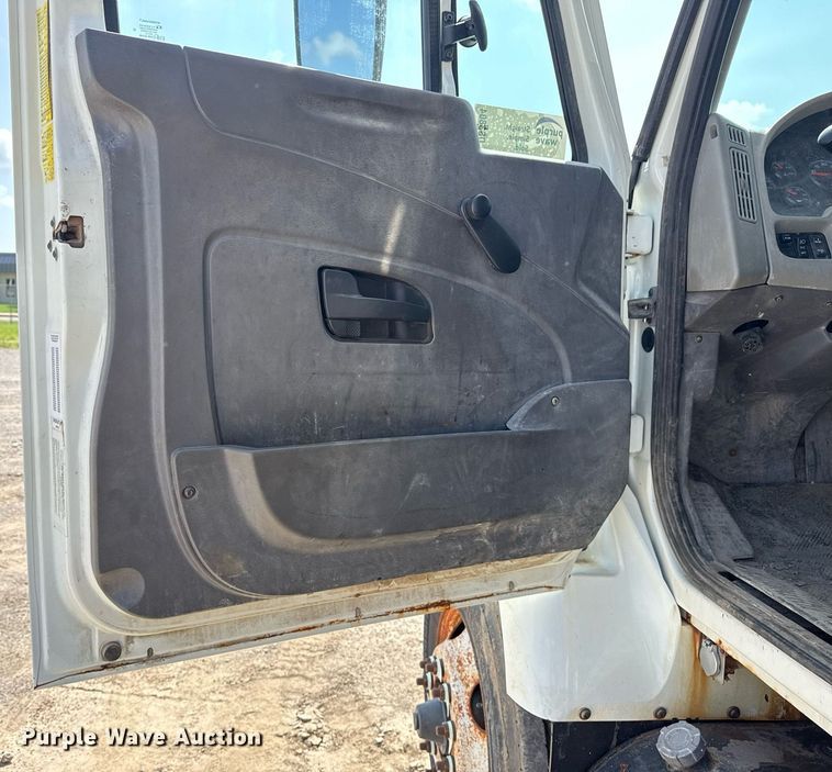 image for item DS3804 2008 International 7400 dump truck