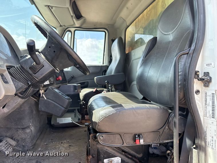 image for item DS3804 2008 International 7400 dump truck