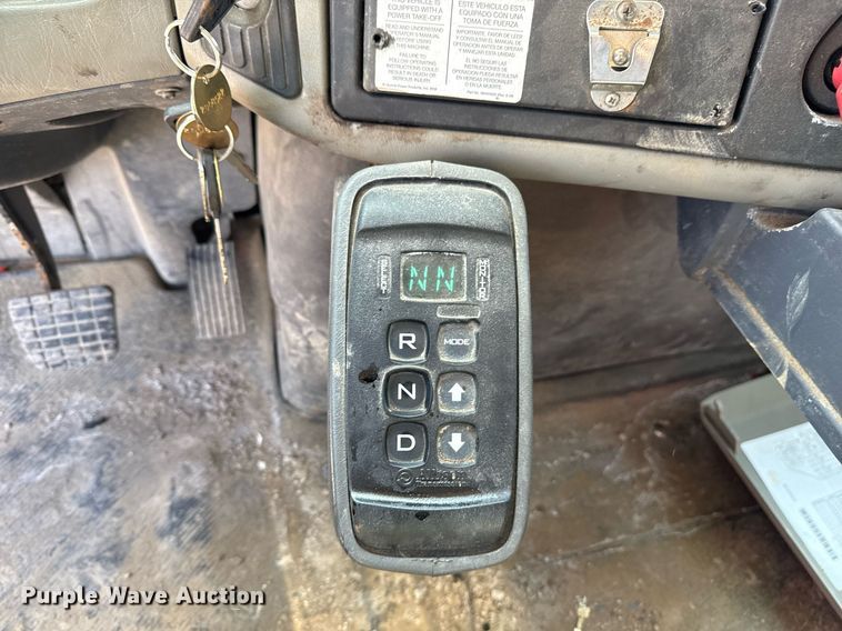 image for item DS3804 2008 International 7400 dump truck