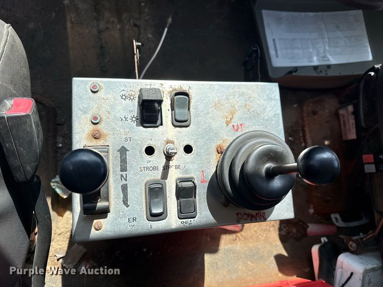 image for item DS3804 2008 International 7400 dump truck