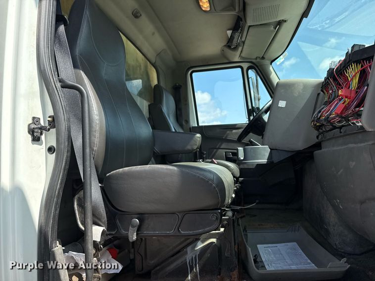 image for item DS3804 2008 International 7400 dump truck