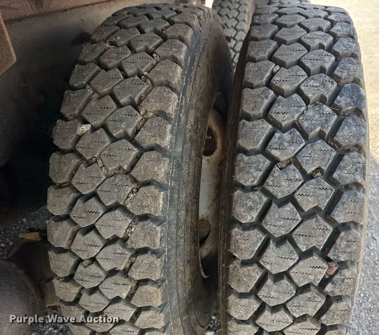 image for item DS3804 2008 International 7400 dump truck