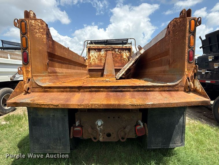 image for item DS3805 2009 International 7400 dump truck