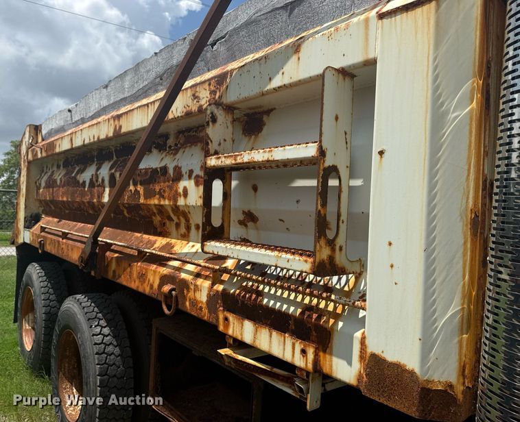 image for item DS3805 2009 International 7400 dump truck