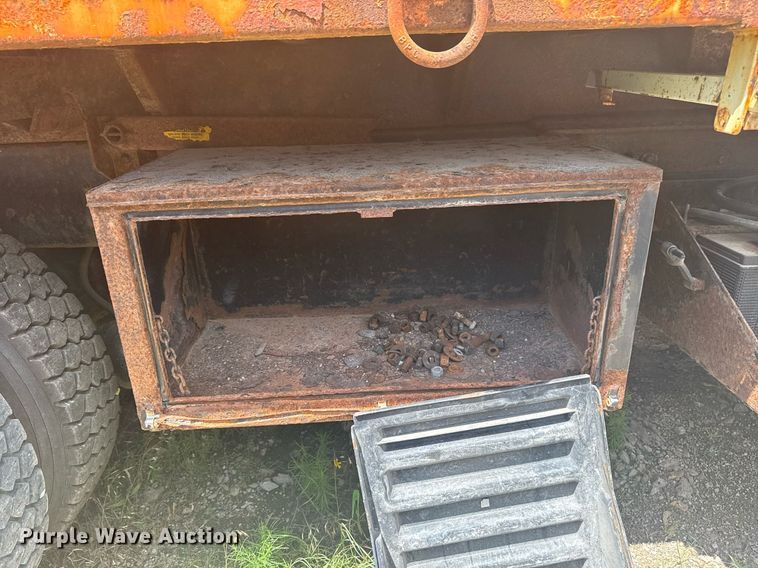 image for item DS3805 2009 International 7400 dump truck