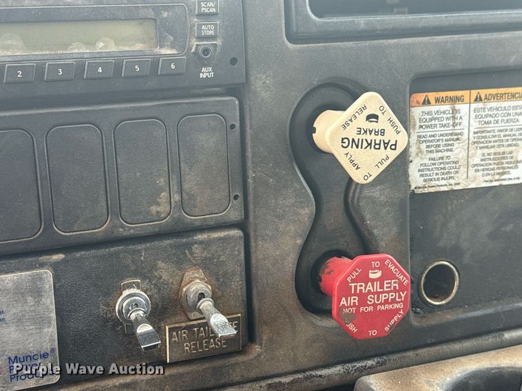 image for item DS3805 2009 International 7400 dump truck