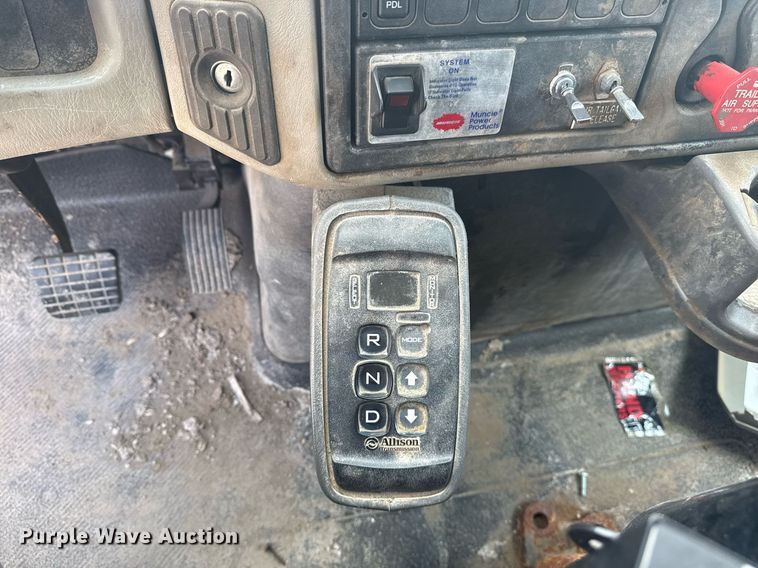 image for item DS3805 2009 International 7400 dump truck