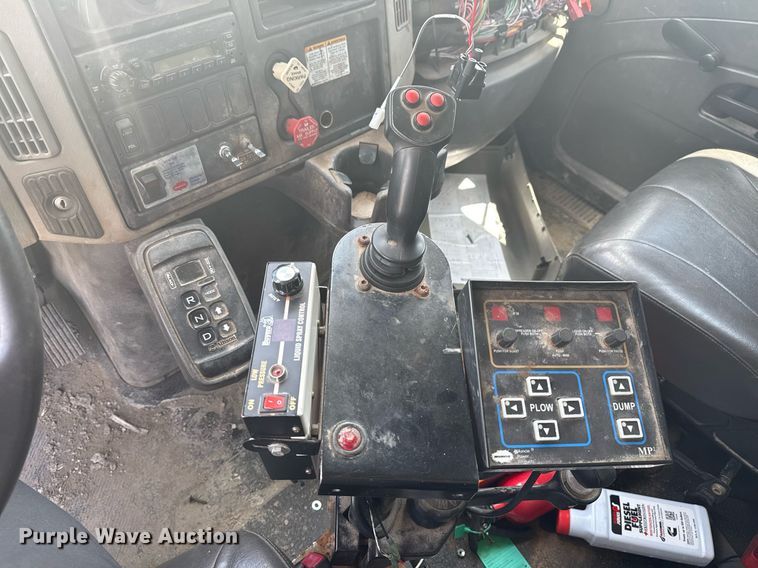 image for item DS3805 2009 International 7400 dump truck