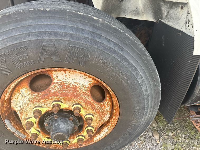 image for item DS3805 2009 International 7400 dump truck