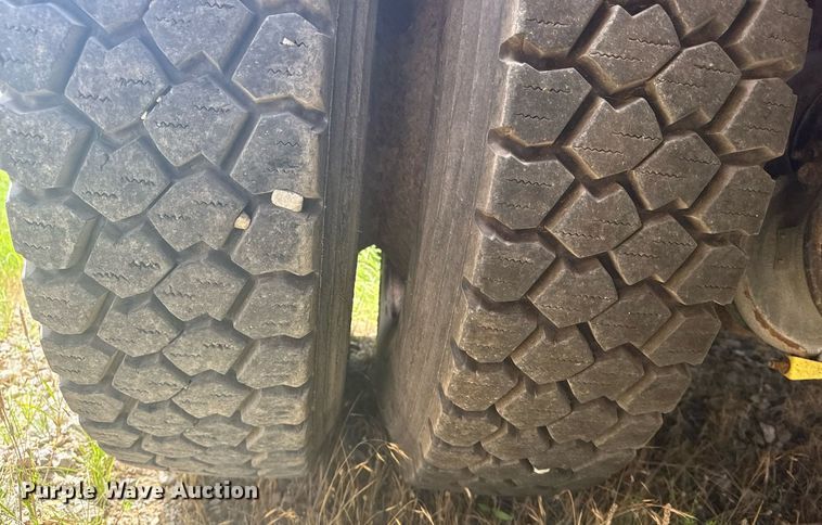 image for item DS3805 2009 International 7400 dump truck