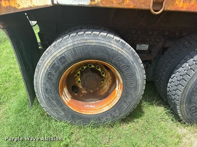 image for item DS3805 2009 International 7400 dump truck