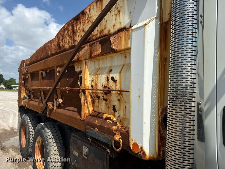 image for item DS3806 2008 International 7400 dump truck