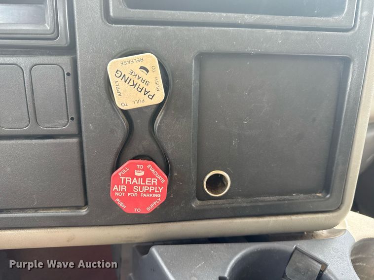 image for item DS3806 2008 International 7400 dump truck