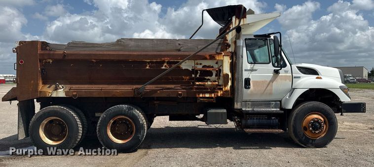 image for item DS3807 2009 International 7400 dump truck