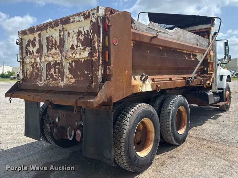 image for item DS3807 2009 International 7400 dump truck