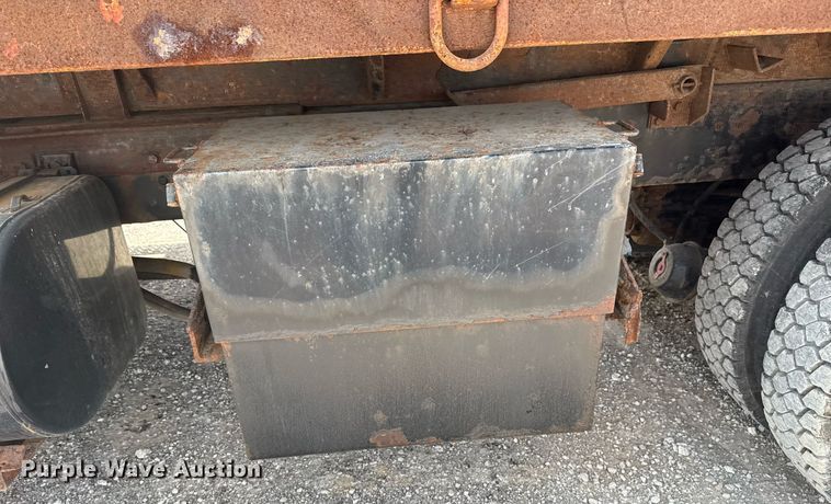 image for item DS3807 2009 International 7400 dump truck