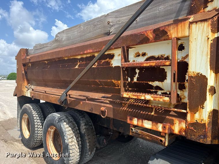 image for item DS3807 2009 International 7400 dump truck