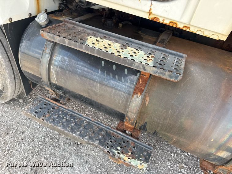 image for item DS3807 2009 International 7400 dump truck