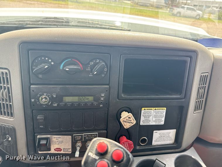 image for item DS3807 2009 International 7400 dump truck