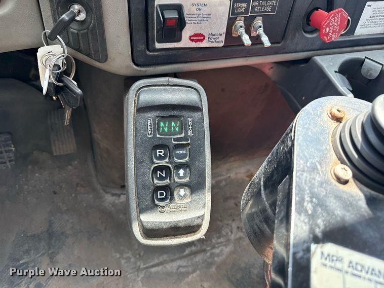 image for item DS3807 2009 International 7400 dump truck