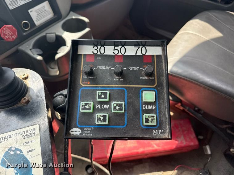 image for item DS3807 2009 International 7400 dump truck