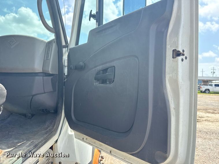 image for item DS3807 2009 International 7400 dump truck